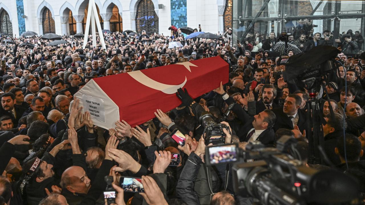 Türk Sinemasının Unutulmaz İsmi Ferdi Tayfur Toprağa Verildi