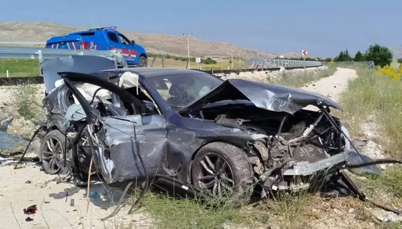 Sivas’ta Feci Kaza: İki Ayrı Trafik Kazasında 9 Kişi Yaralandı!