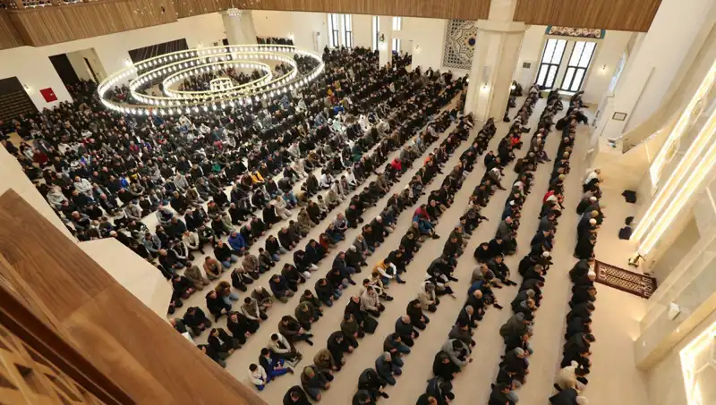 Cuma Namazı Saatleri 4 Nisan 2025: Tüm Türkiye'de Namaz Zamanları