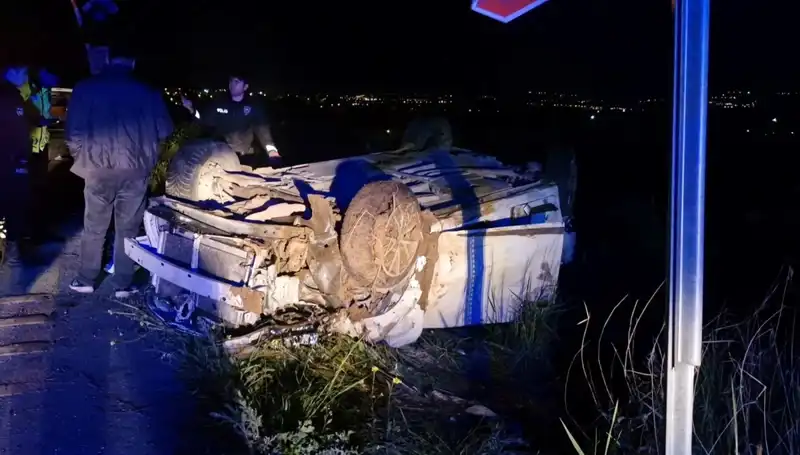 Otomobil Devrildi: Şarampole Yuvarlanan Araçta 1 Ölü, 3 Yaralı