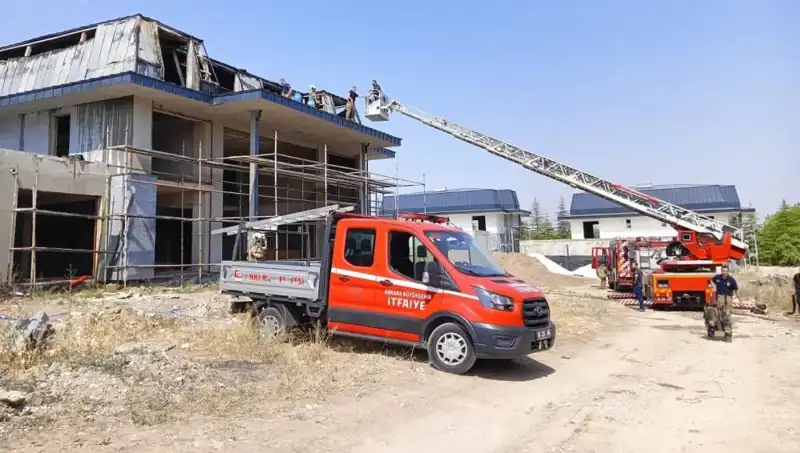 Ankara Gölbaşı'nda Villalar Arasında Çıkan Yangın Panik Yarattı