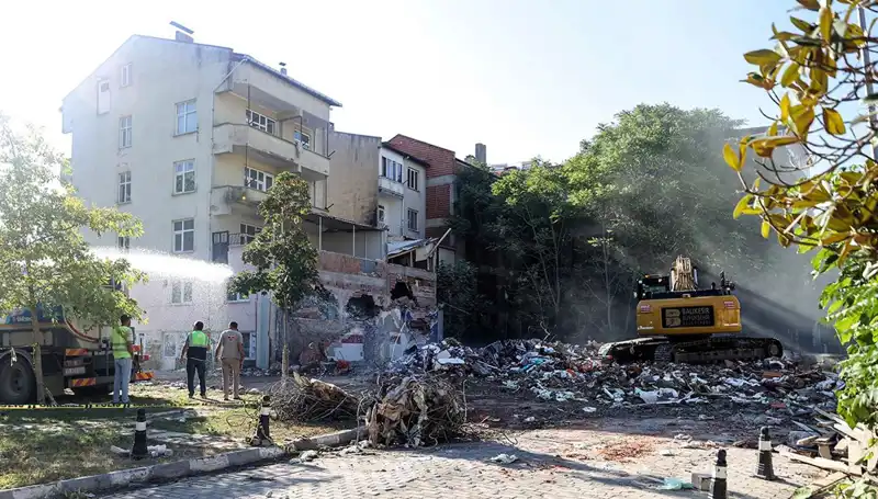 Sındırgı'da Artçı Sarsıntılar Devam Ediyor: Nedenlerine Dair Son Gelişmeler