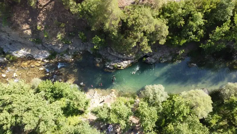 Adana'da Artan Nem Yüzünden Yaylacılar Doğal Kaynak Sularında Ferahlıyor