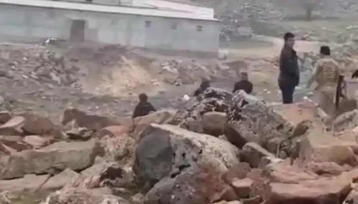 Diyarbakır'da Taşlı ve Silahlı Kavga: Can Kaybı ve Yaralılar!
