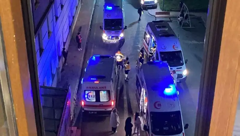Akşam Yemeğinde Zehirlenen 53 Öğrenci Hastaneye Kaldırıldı: Olay Ne?