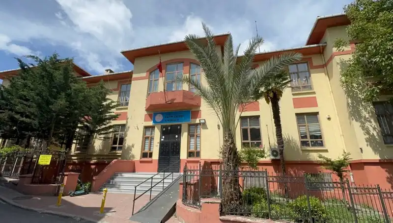 Deprem Sonrası Tehlikeli Okullar Boşaltıldı: Hasar Gören 4 Eğitim Kurumu Riske Girdi