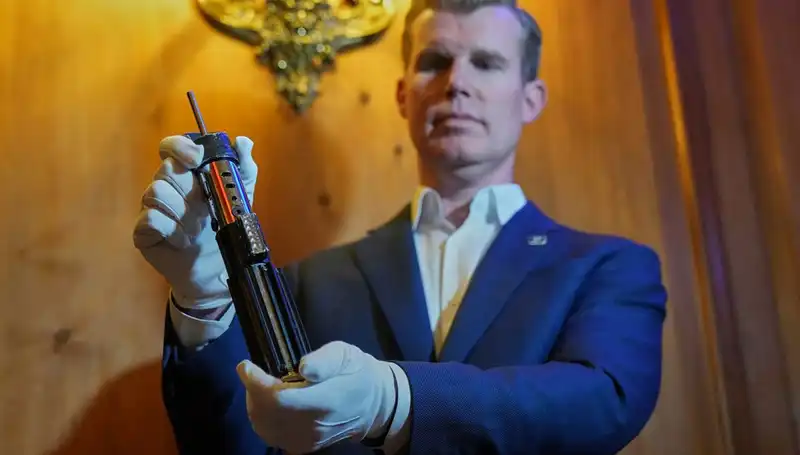 Darth Vader'ın Efsanevi Işın Kılıcı, Müzayedede Şaşırtan Fiyata Satıldı!