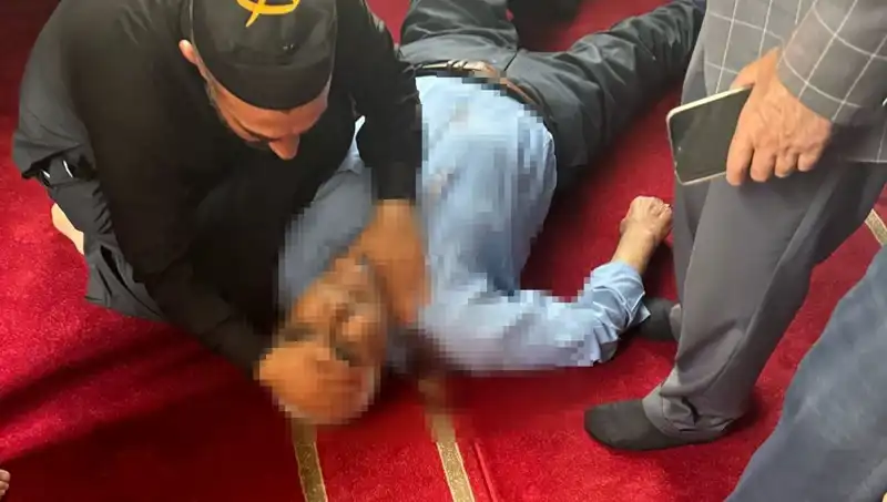 Camide Namaz Kılarken Bıçaklanan Şahsın Durumu Hayati Tehlike Arz Ediyor