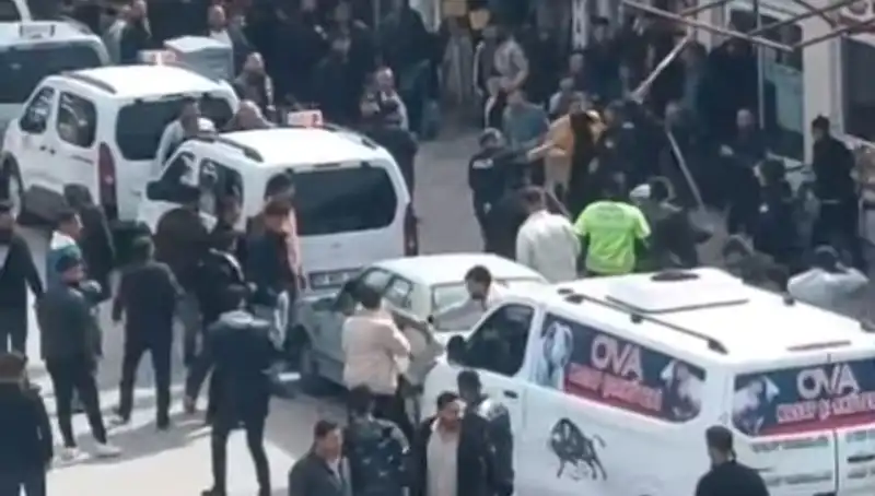Erciş'te Taşlı Sopalı Kavga: Neler Oldu, Kimler Gözaltına Alındı?