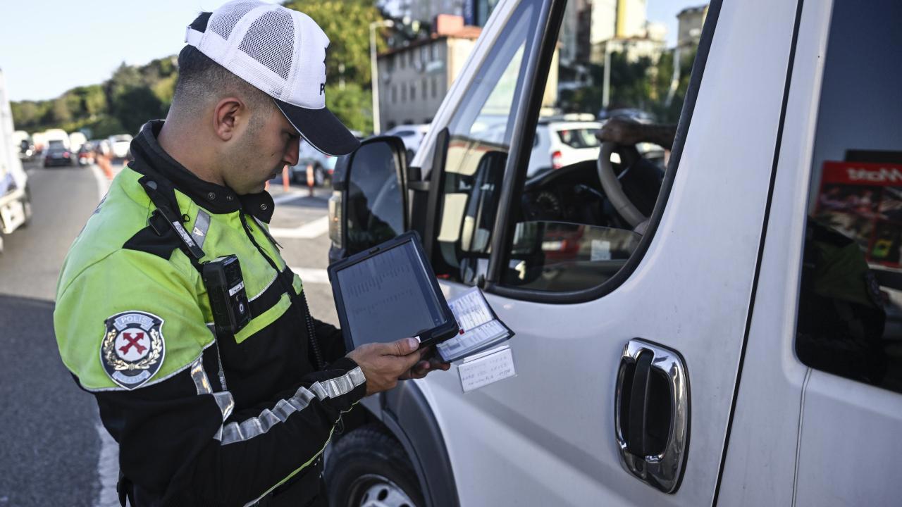Okul Servislerine Yapılan Sıkı Denetimler Sonuç Veriyor