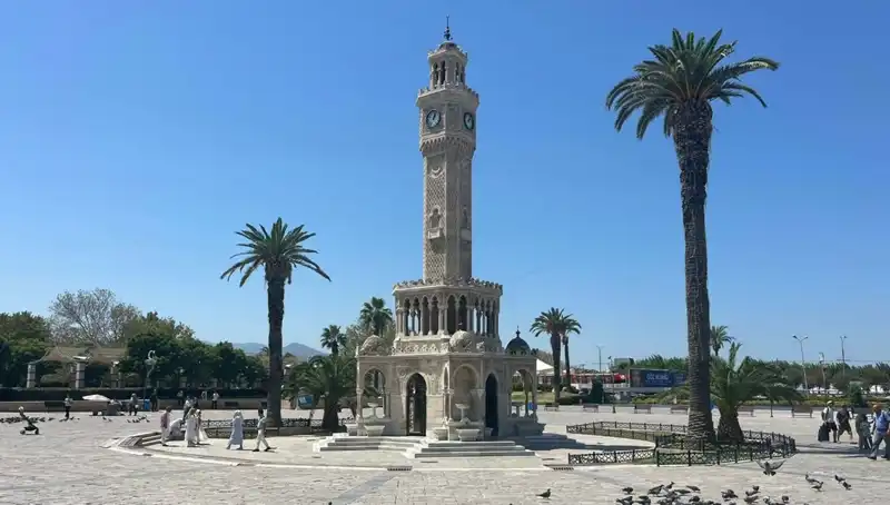 İzmir’de Sıcak Hava Dalgası: 42 Dereceyi Sıkan Güneş