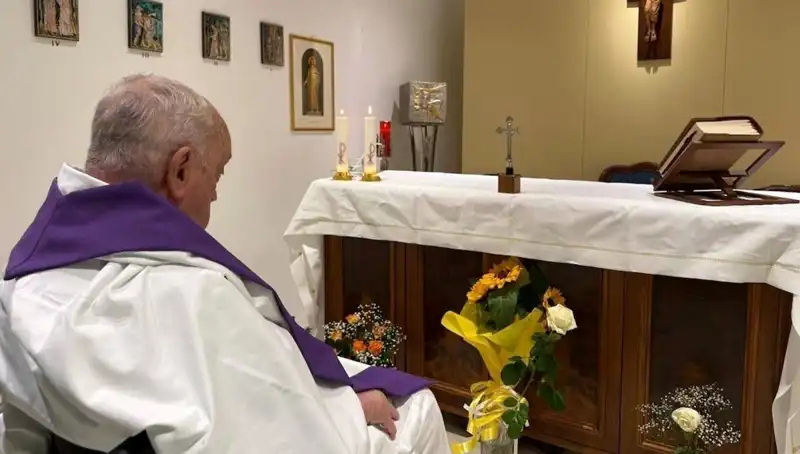 Vatikan'dan Önemli Açıklama: Papa Kendi Başına Nefes Almaya Başladı