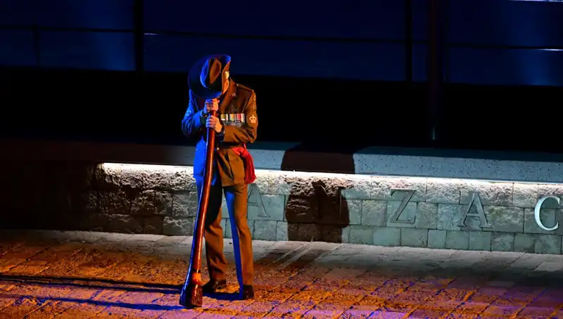 Anzak Koyu'nda Sıra Dışı Bir Anma Töreni: Şafak Ayini
