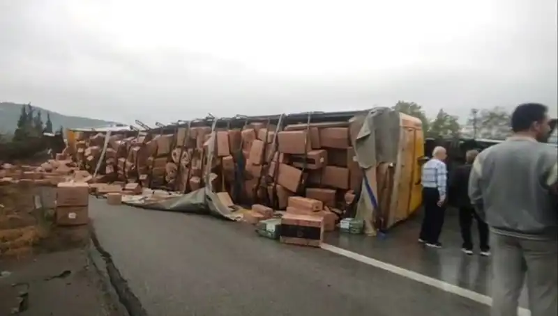 TIR Devrildi! TEM Otoyolu Ankara Yönü Neden Kapandı?