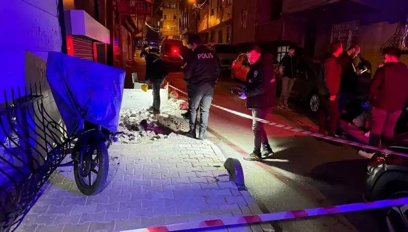 Küçükçekmece'de Plakasız Motosikletle Gerçekleşen Saldırı: Olayın Ardındaki Gizem