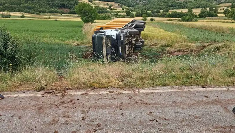 Tokat'ta Devrilen Kamyonun Şoförü Acı Bir Kazada Hayatını Kaybetti