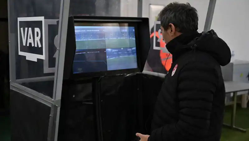 Beşiktaş ile Gaziantep FK Arasındaki Maçta Alman VAR Hakemi İlk Kez Görev Alacak