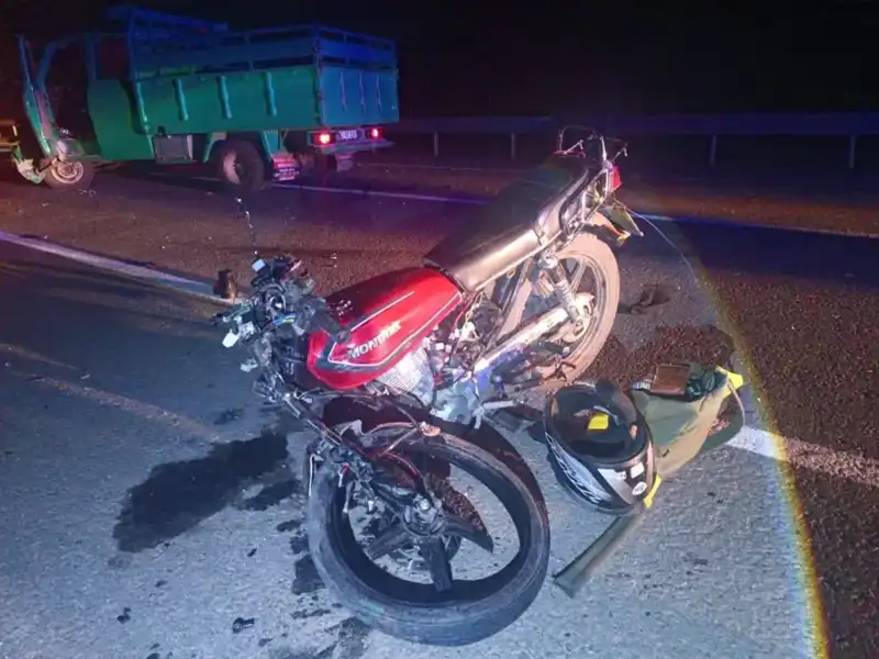 Kamyonet ve Motosiklet Çarpıştı: İki Kuzen Hayatını Kaybetti