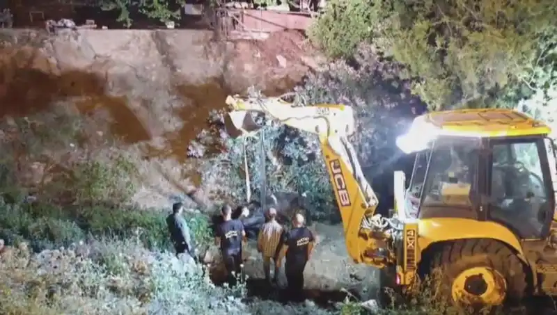 Hatay'da İneğe Umut Olmak: Zorlu Kurtarma Operasyonu