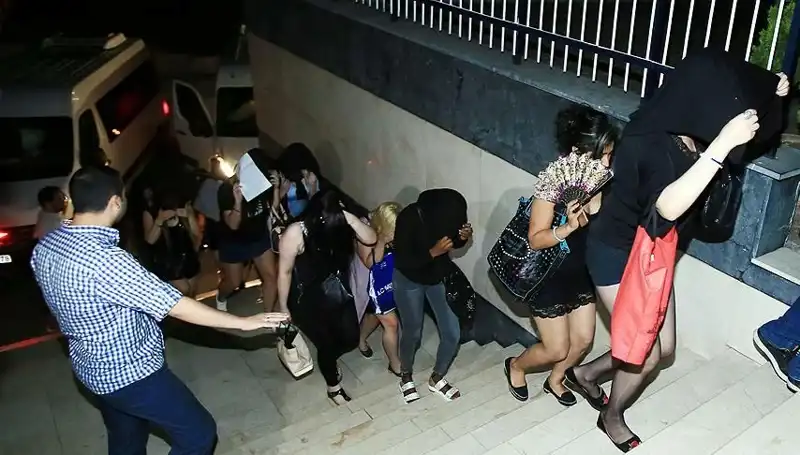 Düzce'de Fuhuş Operasyonu: 5 Zanlı Yakalandı ve Sırrı Açığa Çıktı
