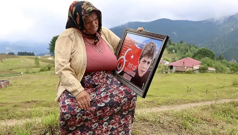 DEM Parti, Eren Bülbül'ün Annesinin Bayramını Duygulandıran Mesajla Kutladı