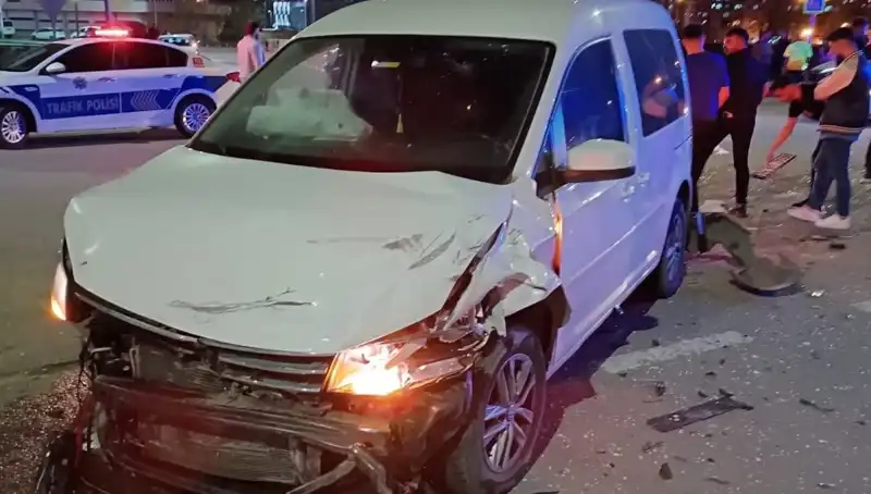 Batman'da Feci Kaza: Otomobil ve Hafif Ticari Araç Çarpıştı, 7 Yaralı!