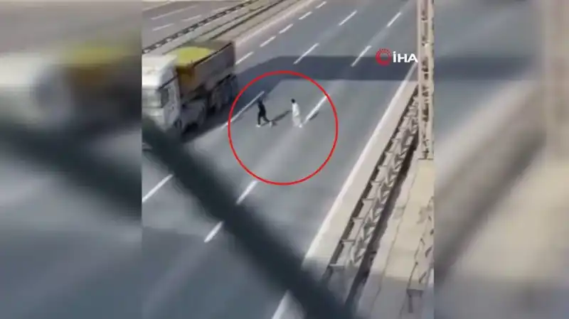 Tehlikeli Yolculuk Kamerada: Başlarına Ne Geliyor? İzleyin!