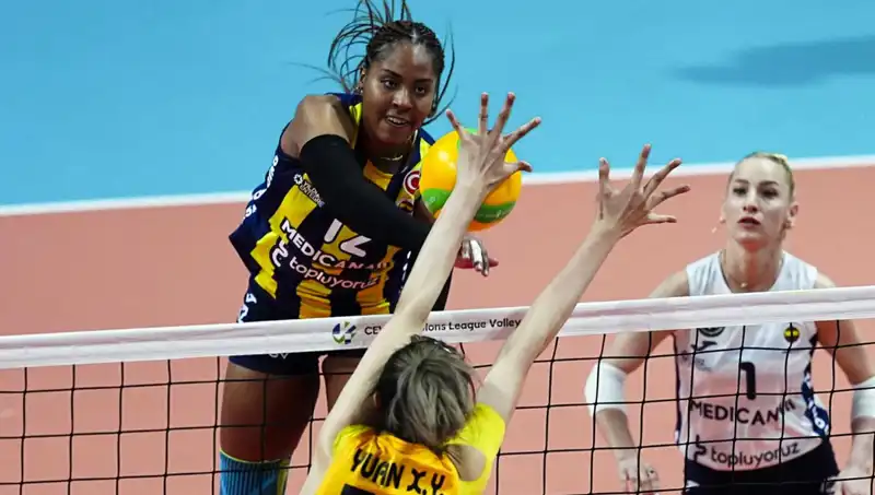 Avrupa'nın Süper Finalinde Fenerbahçe, Vakıfbank'ı Zorlanmadan Yendi!