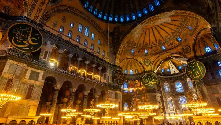 Teravih Namazı Saatleri Açıklandı: Bugün İstanbul, Ankara ve İzmir’de Kaçta Kılınacak?
