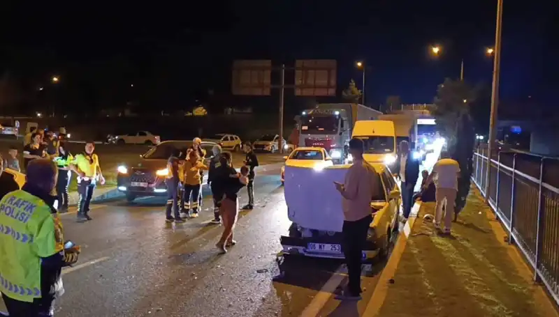 Otoyolda Geri Dönüş Kazası: 4 Yaralı, İkisi Çocuk!