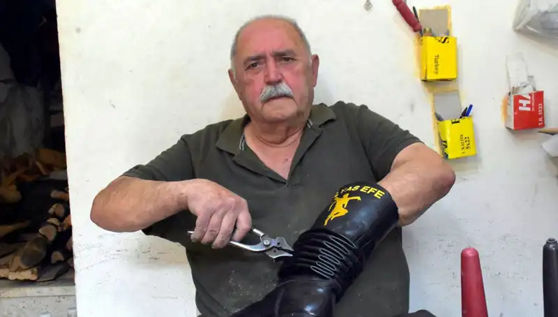 Tire'nin Efsane Ustası Hasan, 64 Yıldır Mesleğini Sevgiyle Sürdürüyor