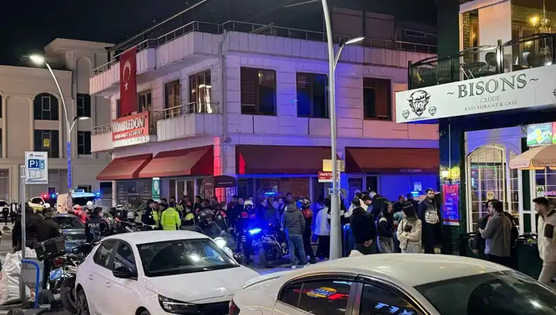 Kafe Önünde Korkunç Olay: Havaya Ateş Açıp Müdahale Edeni Bıçakladı