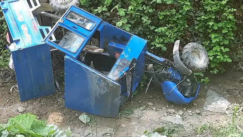Kontrolden Çıkan Pat Pat Dereye Düştü: İki Kişiye Sağlık Şoku