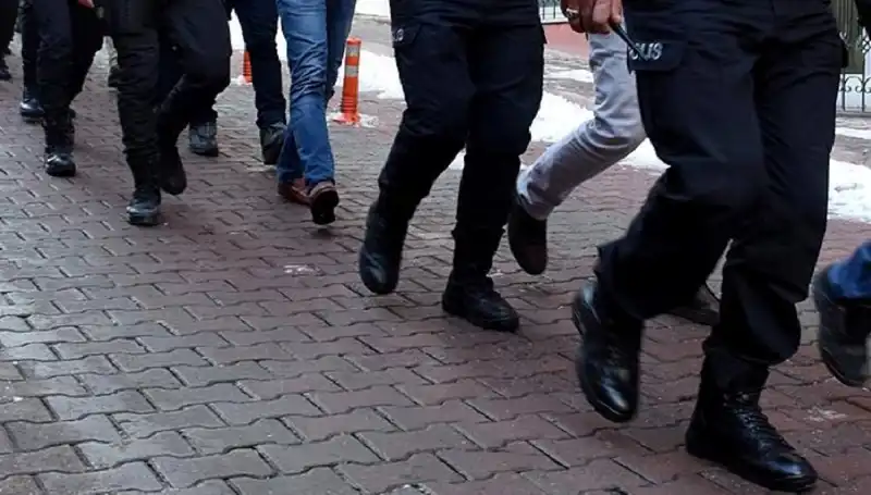 Antalya'da Silah Kaçakçılarına Şok Operasyon: Çok Sayıda Gözaltı!