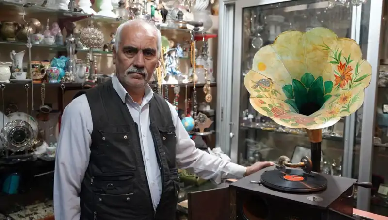44 Yıldır Antikacılık Yapan Usta, Asırlık Gramofonlara Hayat Veriyor