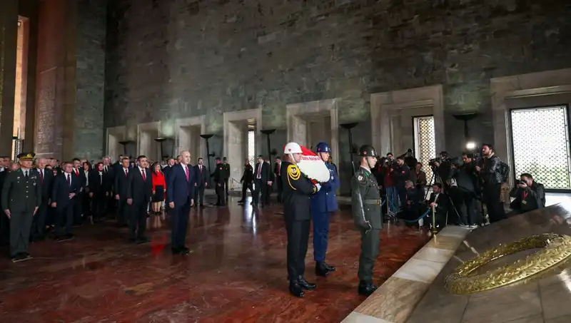 Anıtkabir'de Devlet Erkanından Duygusal Anlar: Saygı ve Hatırlama