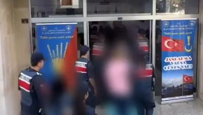 Türkiye'de FETÖ Cemaati'ne Yönelik Büyük Operasyon: 30 İl 65 Tutuklama