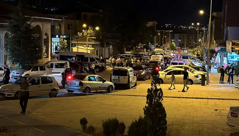 İki Ailenin Kavgası Hastaneye Taşındı: 3 Yaralı Var