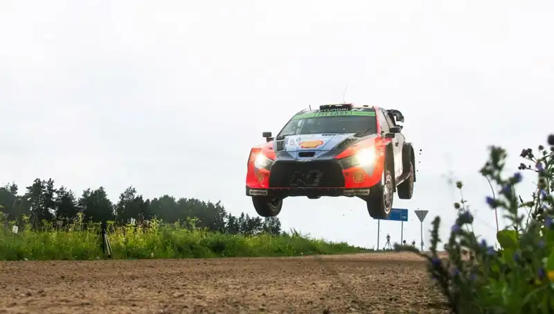 Otomobil Rallisinde Faciaya Neden Olan Kaza: 2 Seyirci Hayatını Kaybetti