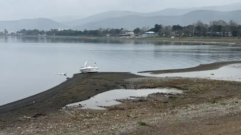 İznik Gölü'nde Kuraklık Alarmı: Yağışlar Yetersiz Kaldı!