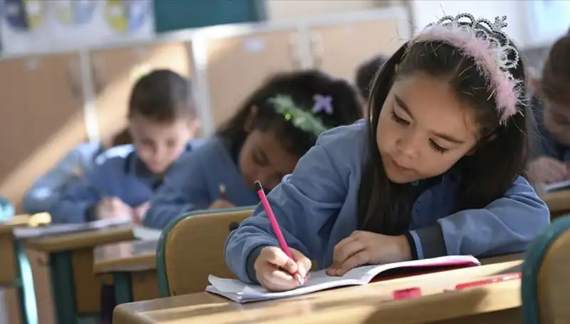 2024-2025 Eğitim Takvimine Göre Okullar Ara Tatil Sonrası Ne Zaman Açılıyor?