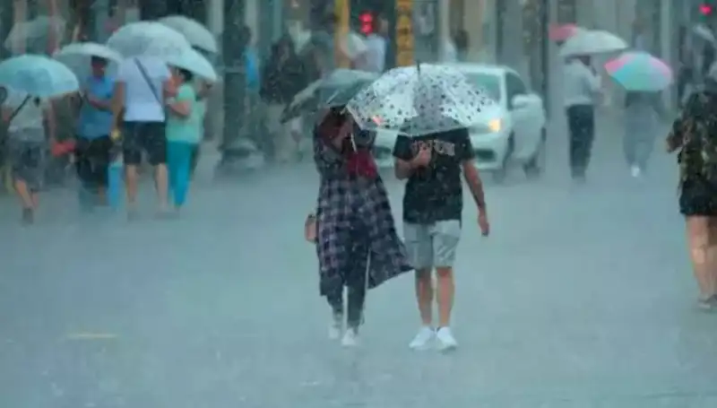 Meteoroloji'den Acil Uyarı: İstanbul'da Sağanak, Yangın Bölgesinde Rüzgar Alarmı!