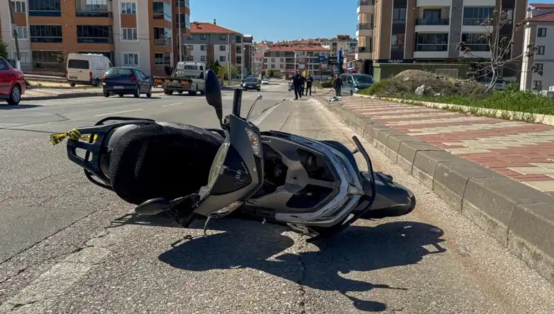 Uşak'ta Feci Kaza: Hafif Ticari Araç ve Motosiklet Çarpıştı, 1 Can Aldı