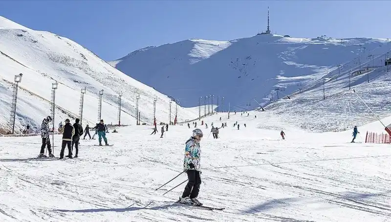 Palandöken'de Kayak Sezonu Düğümü: Rekor Kar Kalınlığı!