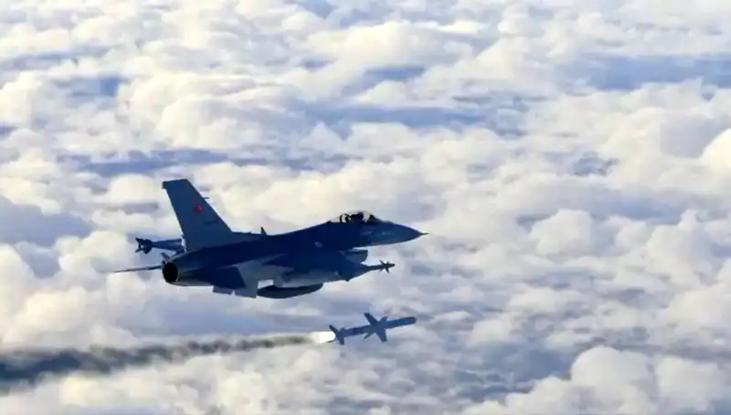F-16 EDPOD: Havacılıkta Devrim Yaratacak Yeni Teknoloji Başarıyla Test Edildi!