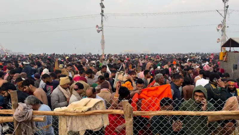 Hindistan'daki Dini Festivaldeki İzdiham: Altı Kişi Hayatını Kaybetti