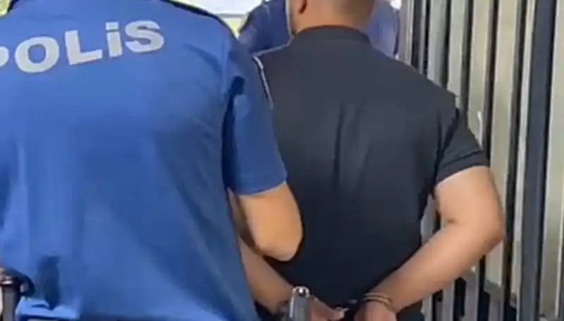 İzmir'de Polise Saldıran Şahıs, Yakalandı ve Tutuklandı
