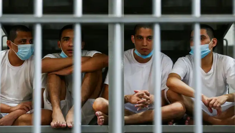 El Salvador, Venezuela'ya Siyasi Tutuklu Göndermeyi Önerdi!