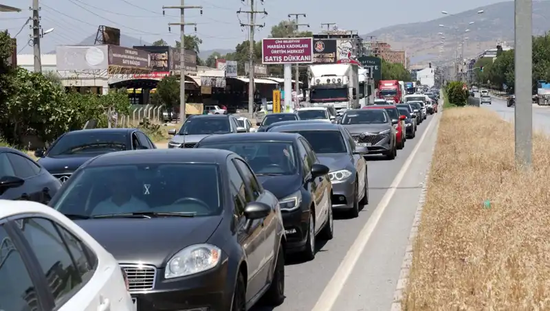 Aydın-Muğla Arasında 60 Kilometrelik Araç Kuyruğu: Nedenleri ve Sonuçları