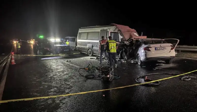 Ters Yöne Giden Minibüs Faciası: 1 Ölü, 1 Yaralı!